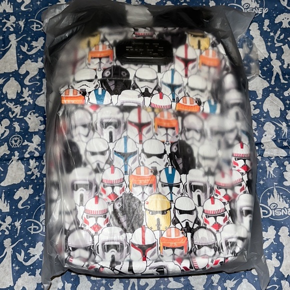 New NWT  mini Small Star Wars Helmets of the Galaxy Parks Crossbody Bag - Picture 2 of 4